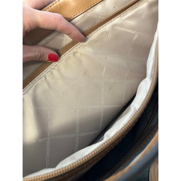 MICHAEL KORS, LARGE BROWN SIGNATURE LEATHER SHOULDER BAG - Picture 14 of 16